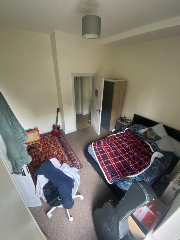 Room Back Newton Grove in Leeds