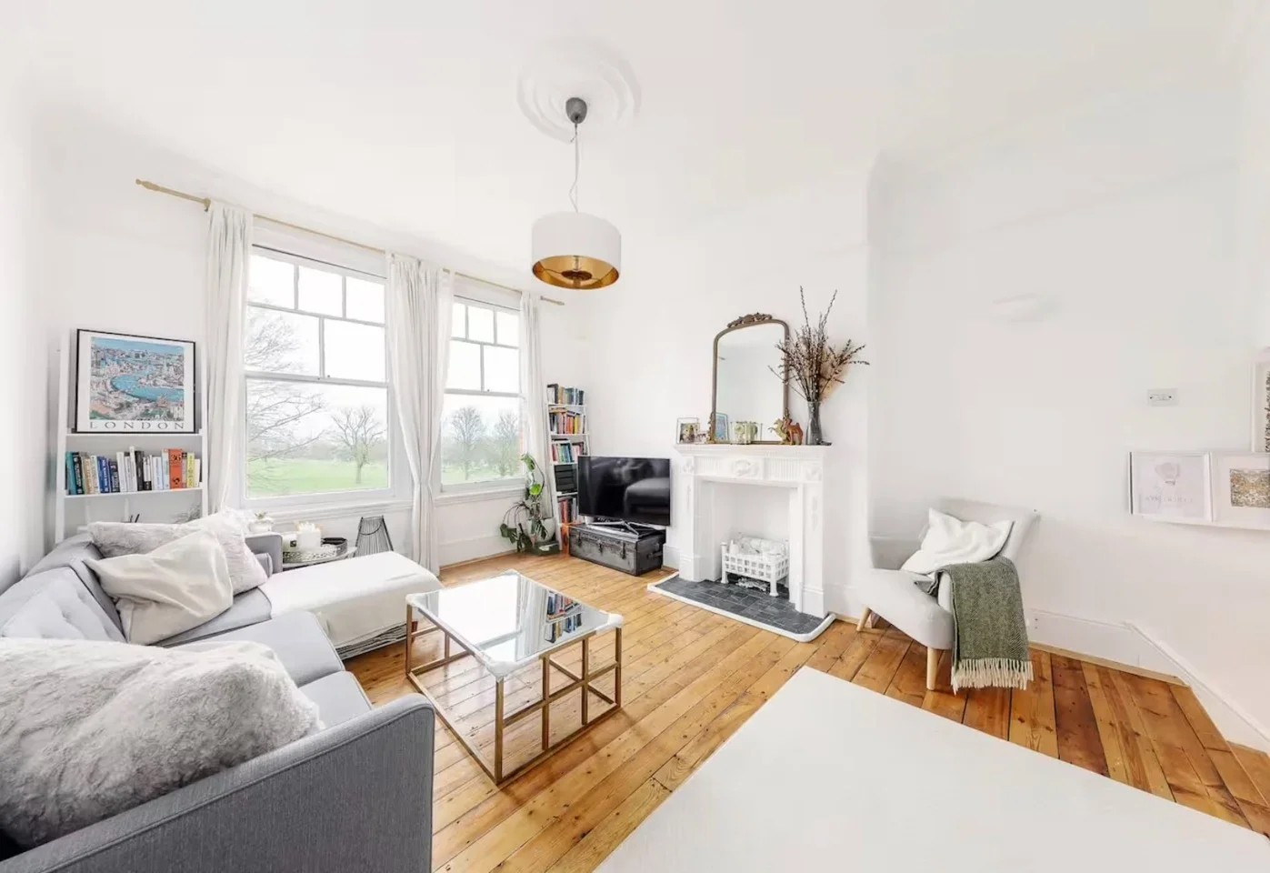 Flat Montague Avenue in Greater London