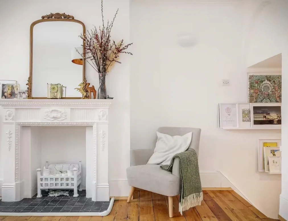 Flat Montague Avenue in Greater London
