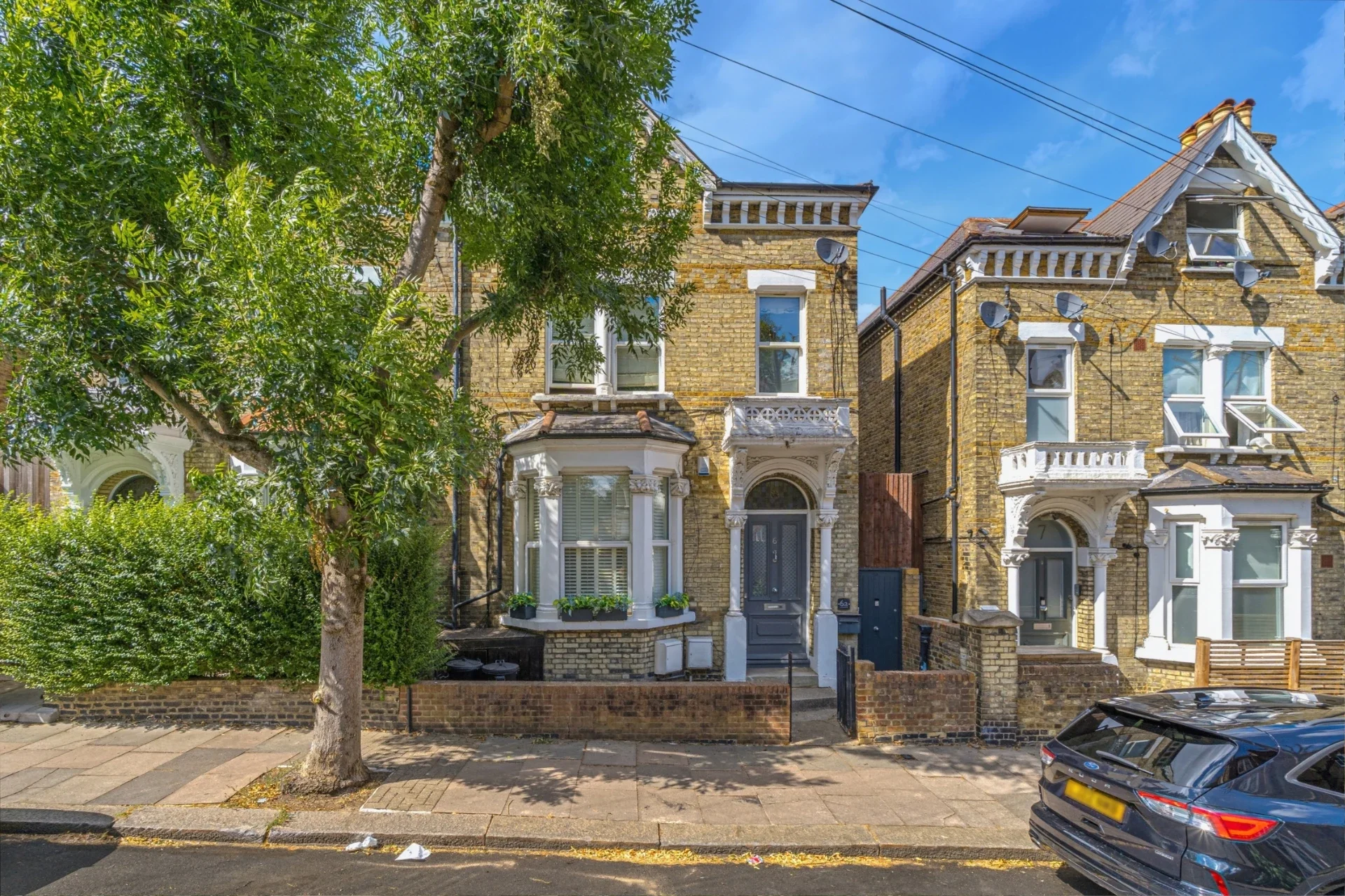 Flat Old York Road in Greater London