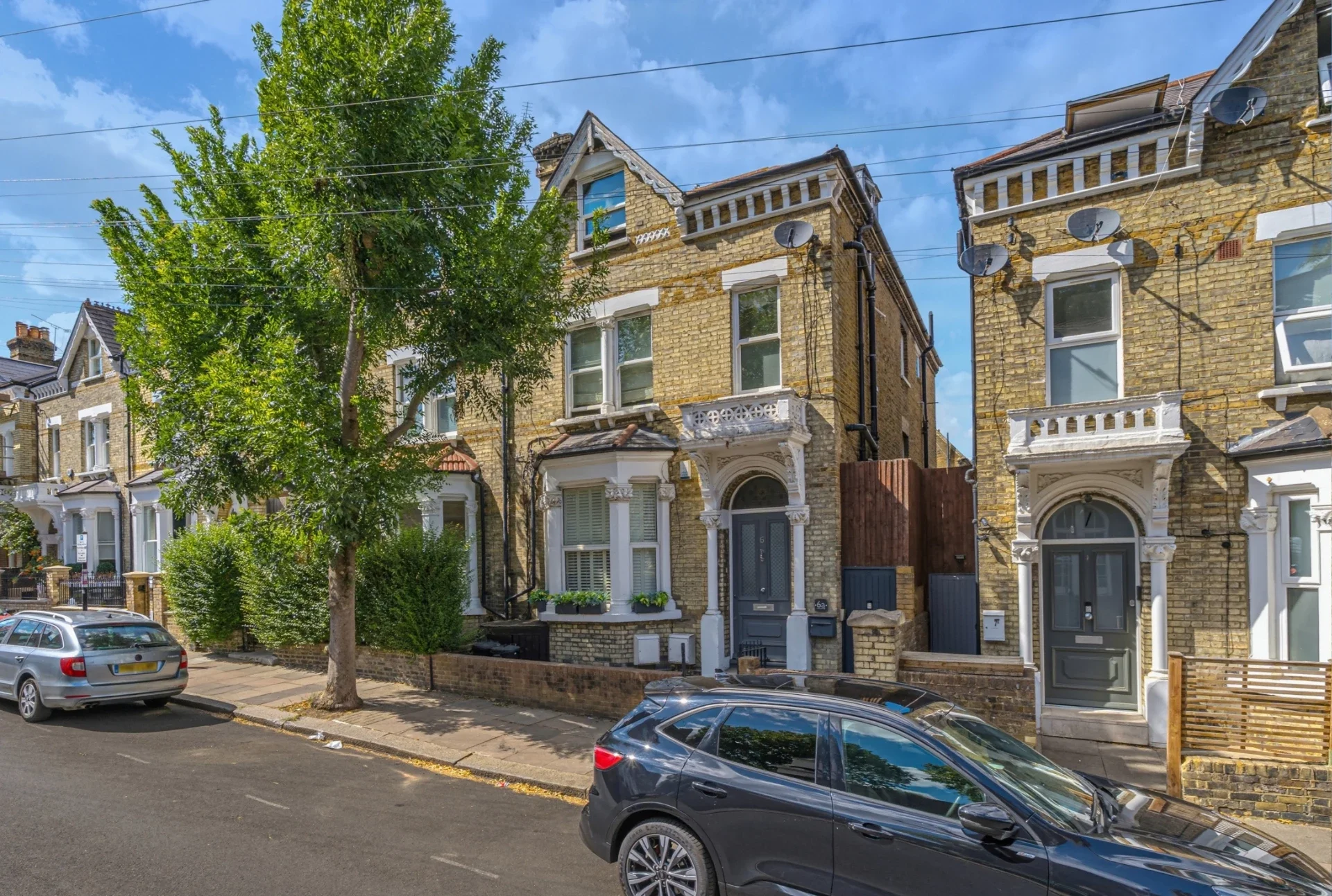 Flat Old York Road in Greater London