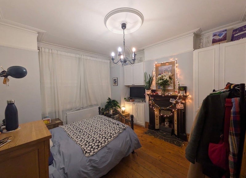 Room Leighton Road in Greater London
