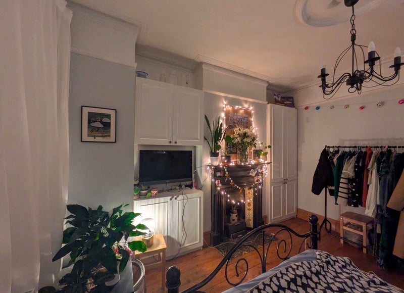 Room Leighton Road in Greater London