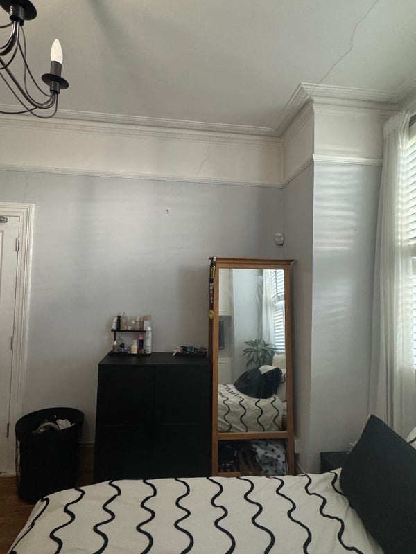 Room Leighton Road in Greater London