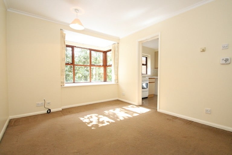 Flat Mount Hermon Road in Woking