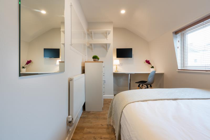 Room Chedworth Street in Plymouth