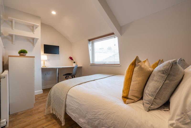 Room Chedworth Street in Plymouth