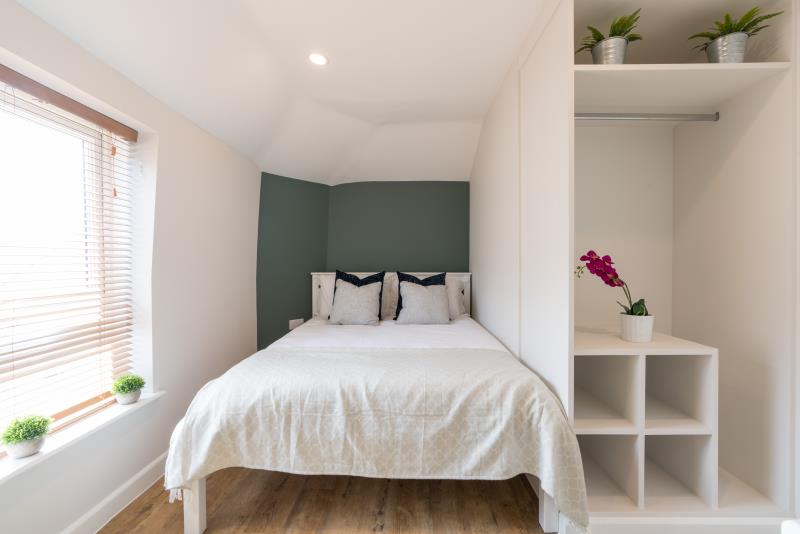 Room Chedworth Street in Plymouth