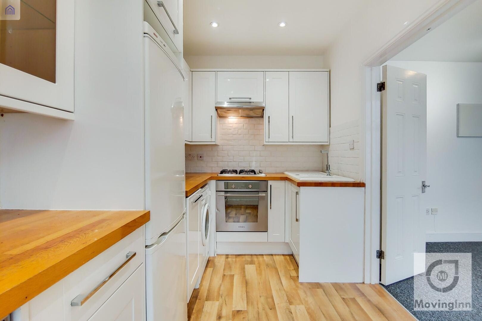 Flat Gleneldon Road in Greater London