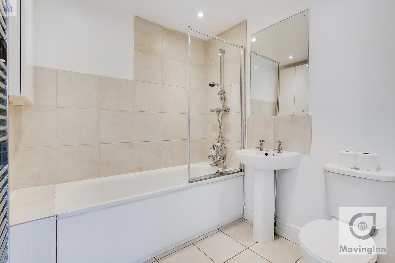 Flat Gleneldon Road in Greater London