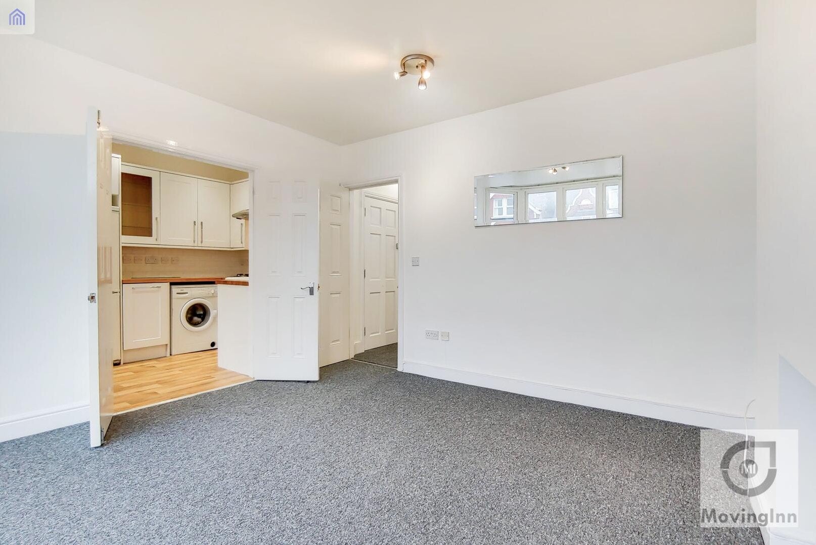 Flat Gleneldon Road in Greater London