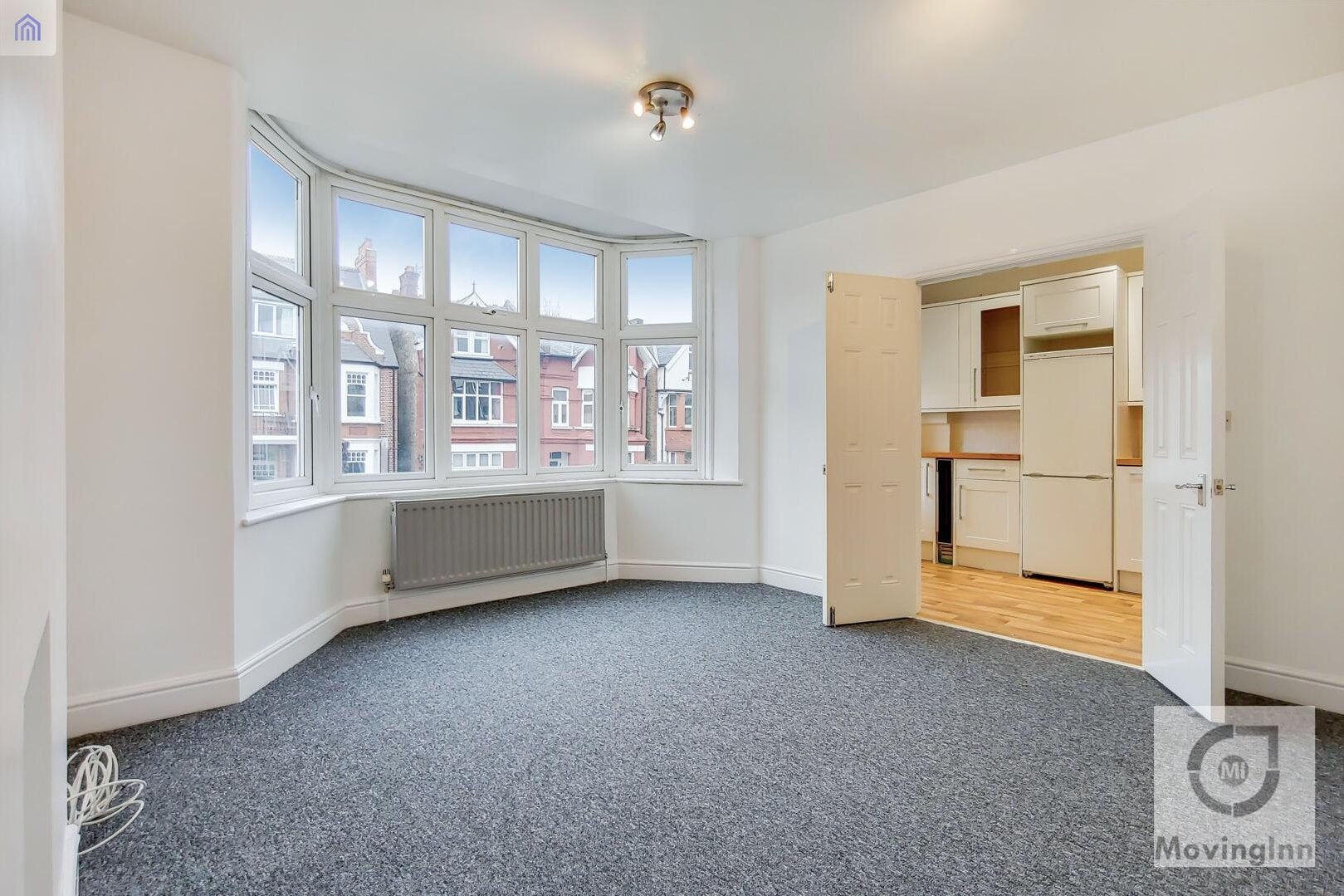 Flat Gleneldon Road in Greater London