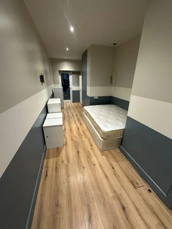 Room Streatham Road in Greater London