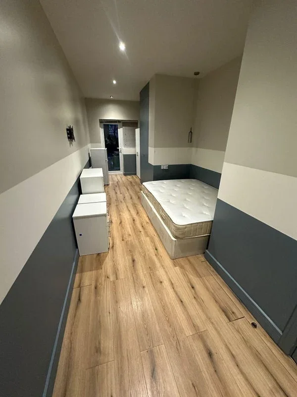 Room Streatham Road in Greater London