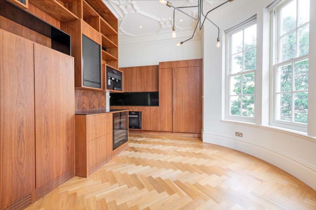 Flat Franklins Row in Greater London