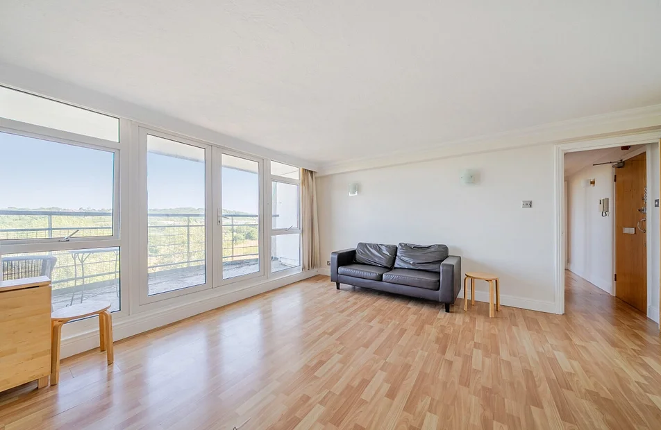 Flat Master Gunner Place in Greater London