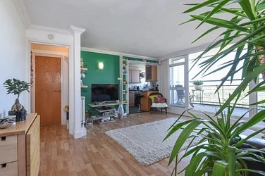 Flat Master Gunner Place in Greater London