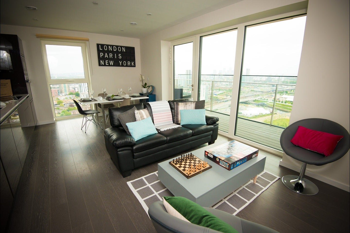 Flat Westfield Avenue in Greater London
