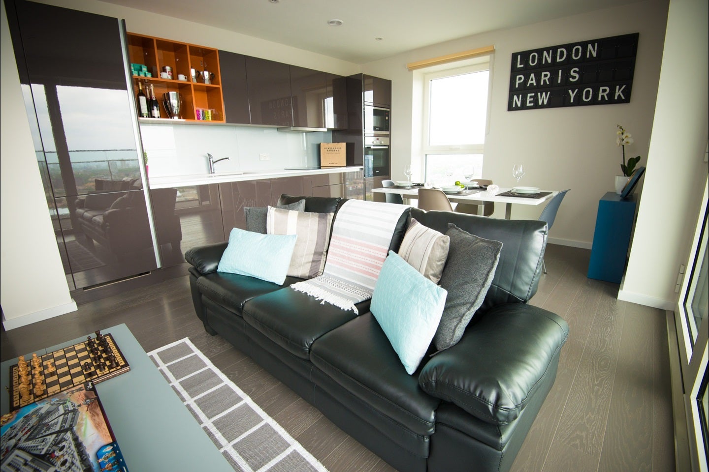 Flat Layard Street in Greater London