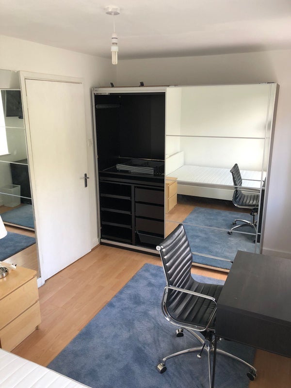 Room Sunbeam Crescent in Greater London