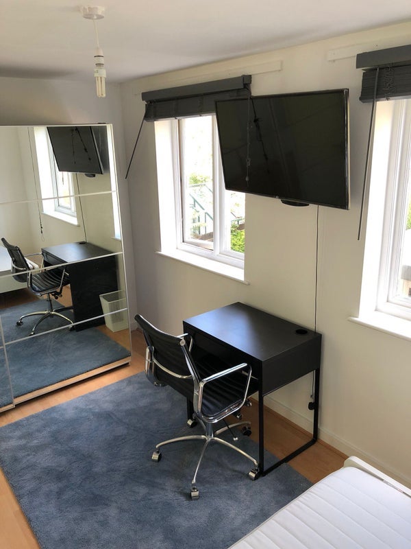 Room Sunbeam Crescent in Greater London