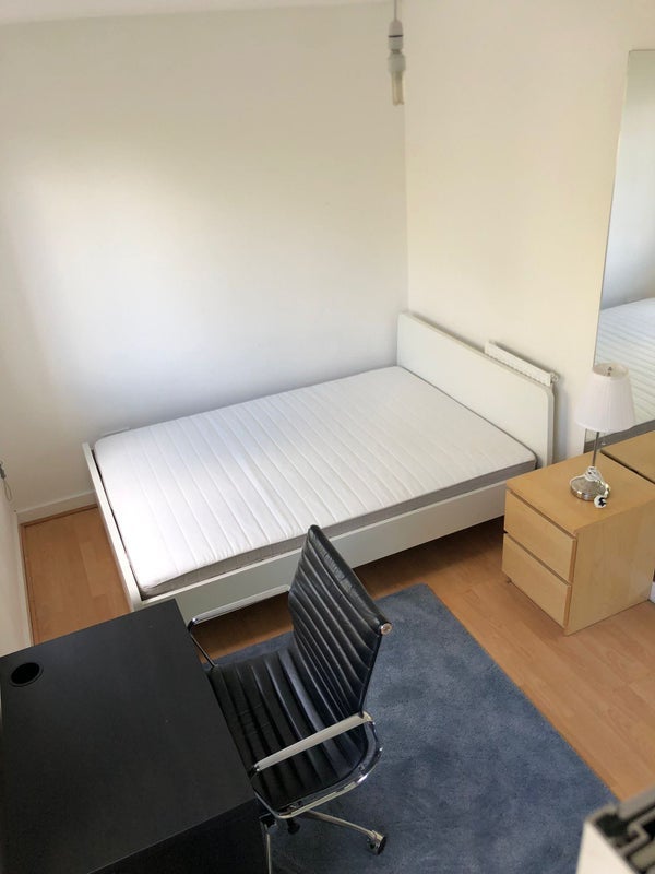 Room Sunbeam Crescent in Greater London