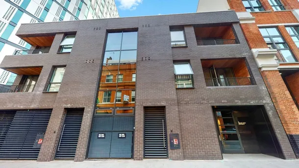 Flat Mallow Street in Greater London