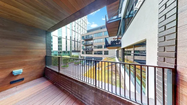 Flat Mallow Street in Greater London