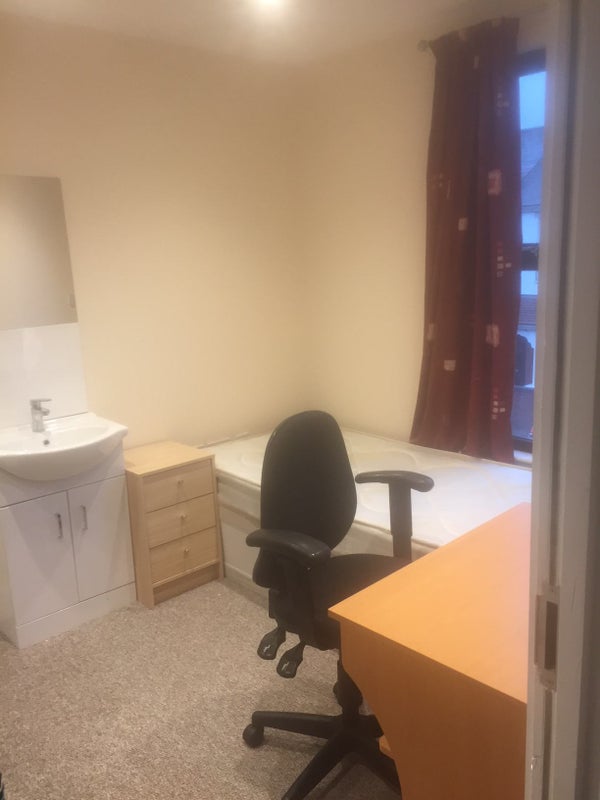 Room Kensington Road in Coventry