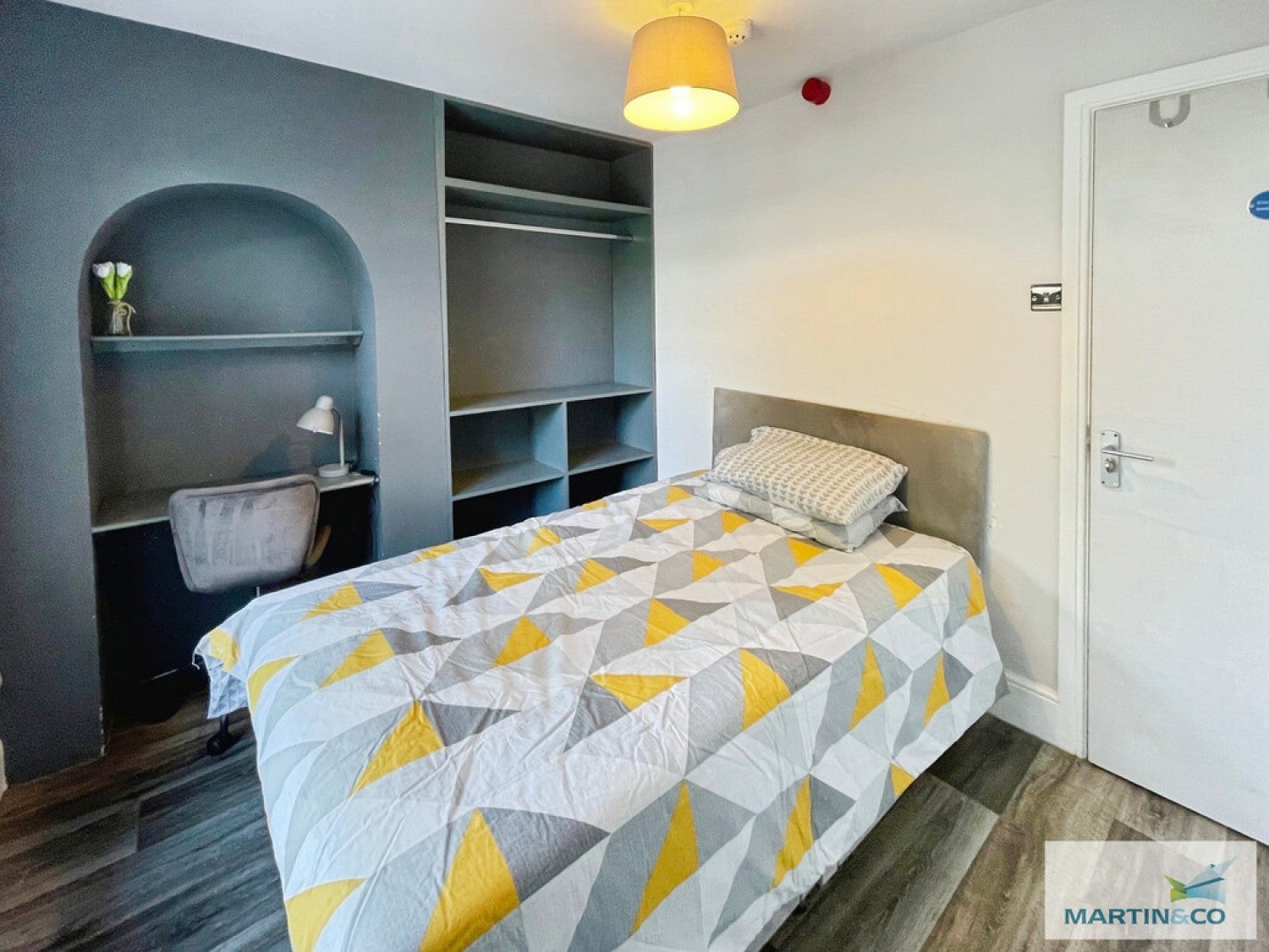 Room Glebe Close in Worcester