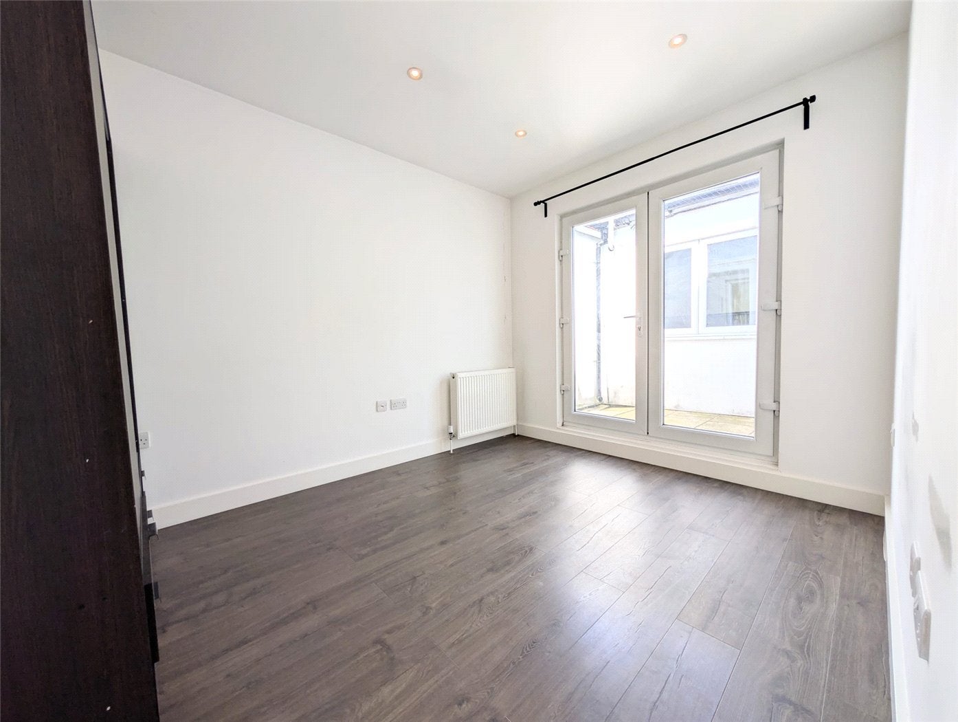 Flat Ballards Lane in Greater London