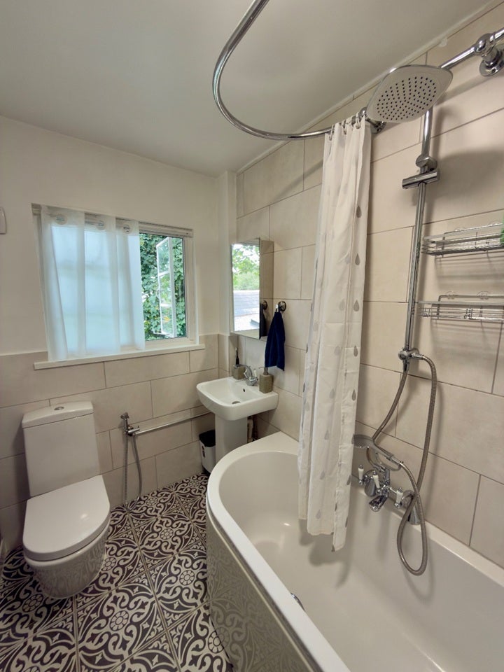 Room Conifers Close in Greater London