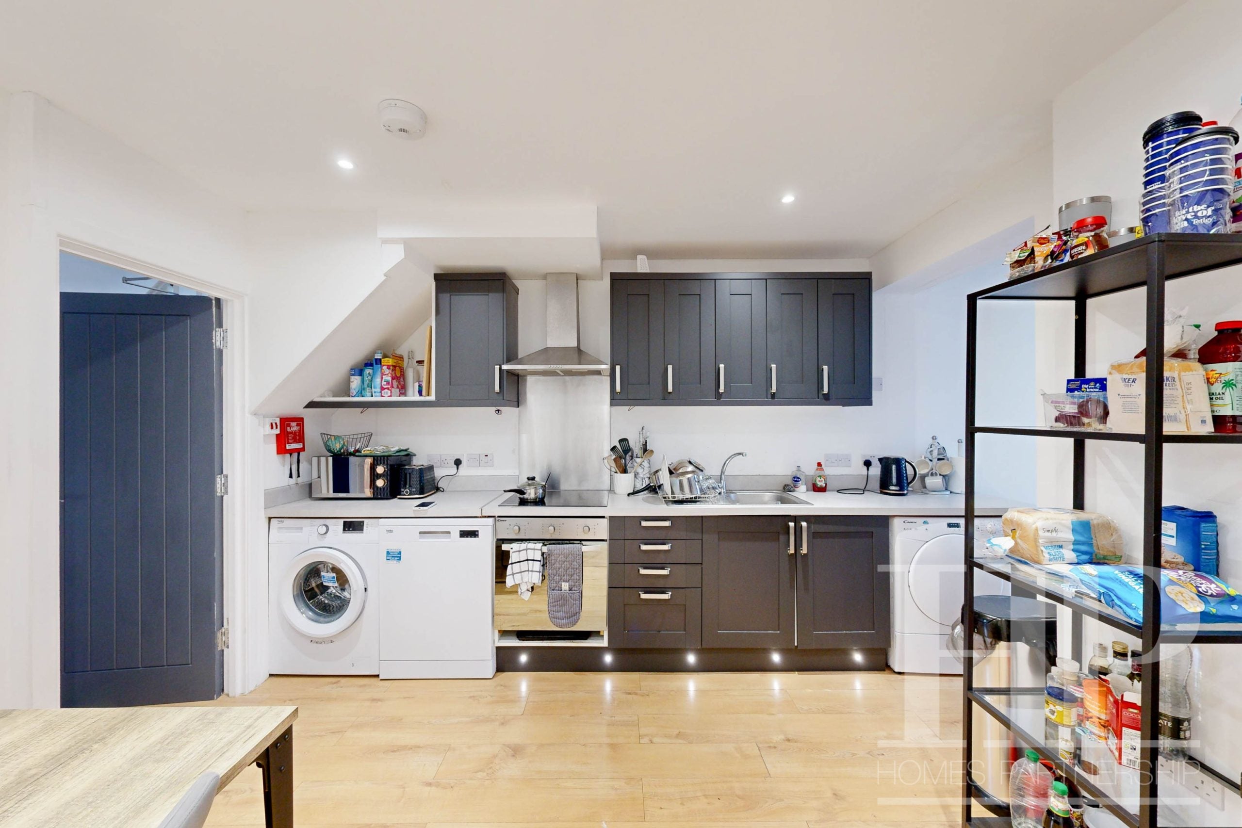 Room Prince Albert Square in Reigate and Banstead