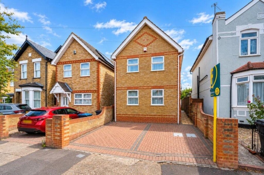 House Worthington Road in Greater London
