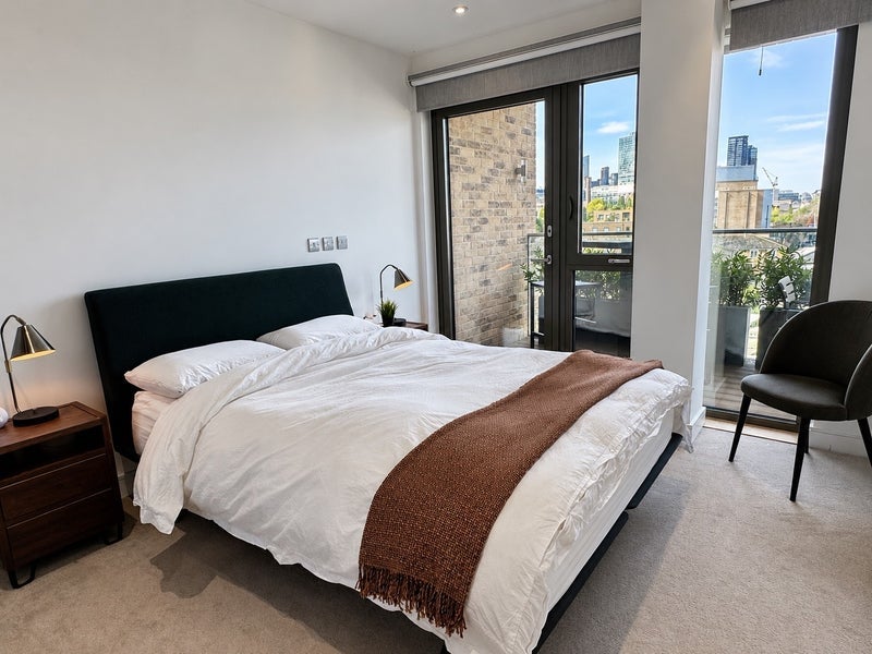 Flat Hemming Street in Greater London