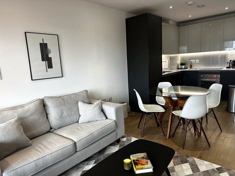 Flat Hemming Street in Greater London