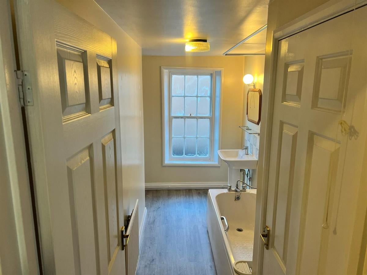 Flat Wormgate in Boston