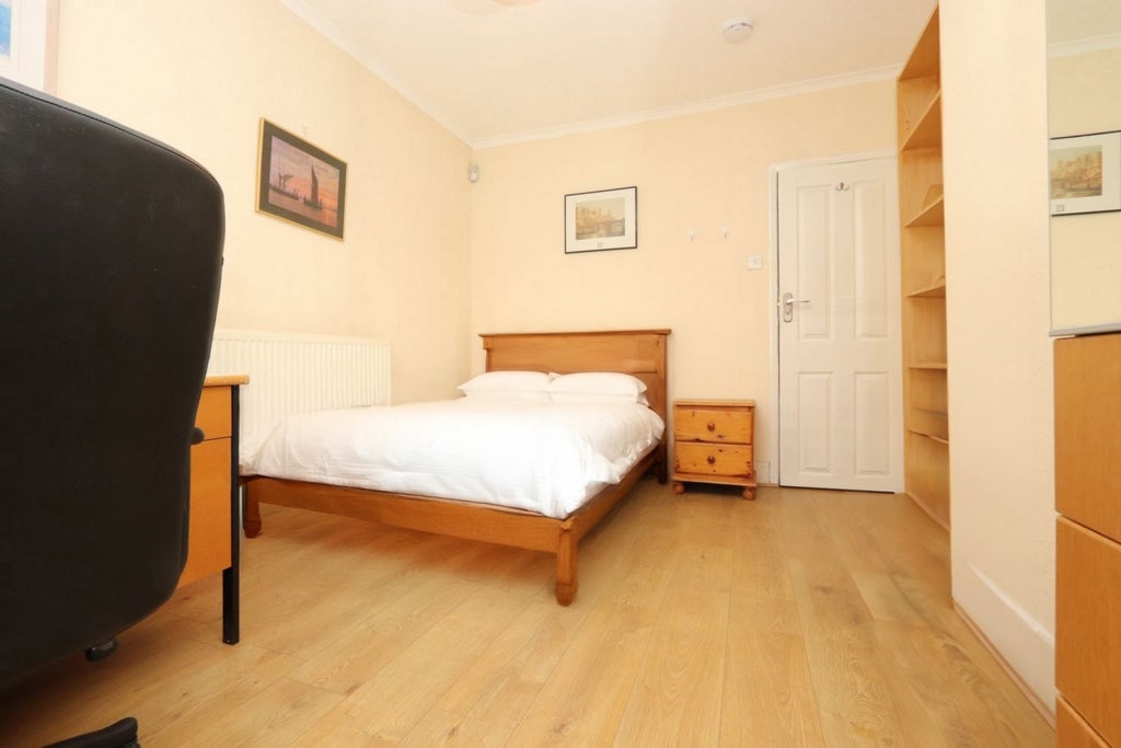 Room Globe Road in Greater London