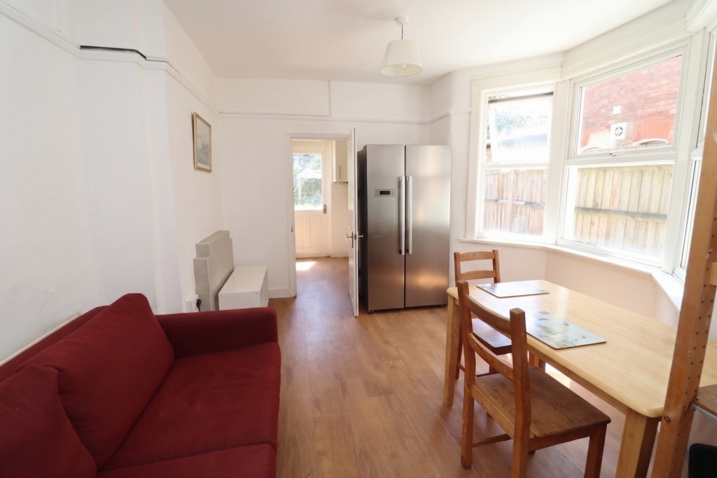Room Globe Road in Greater London