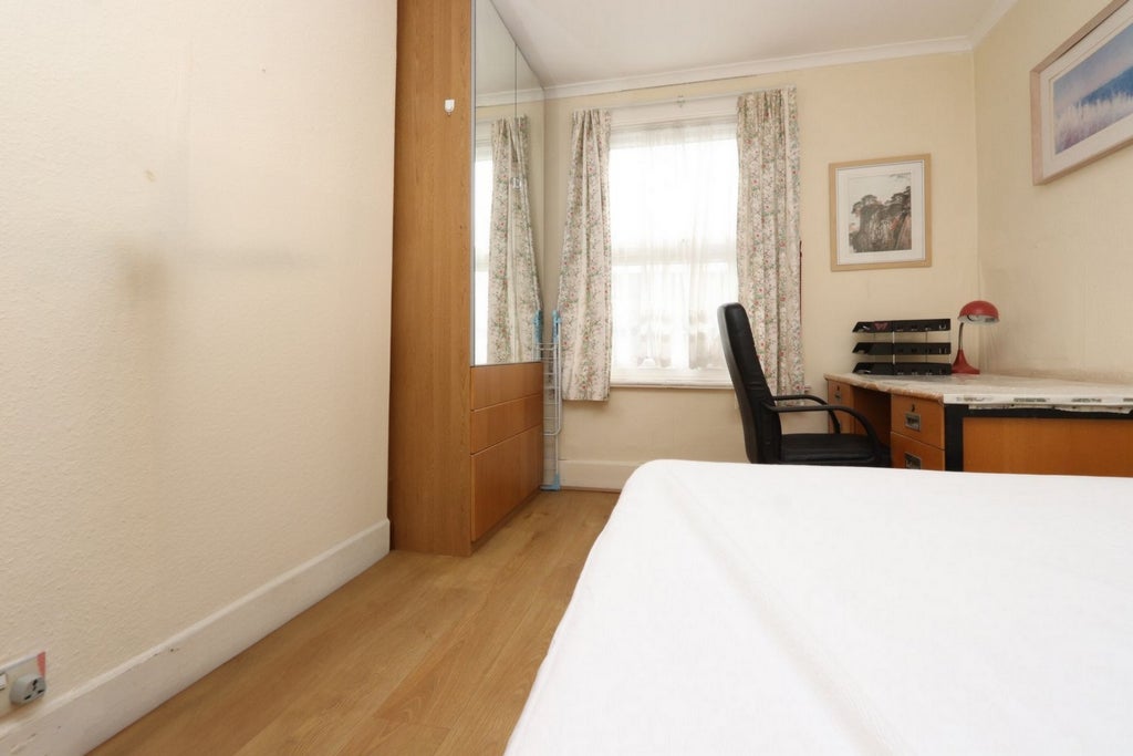 Room Globe Road in Greater London