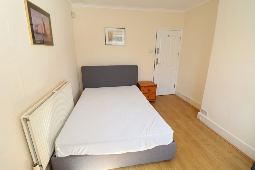 Room Globe Road in Greater London