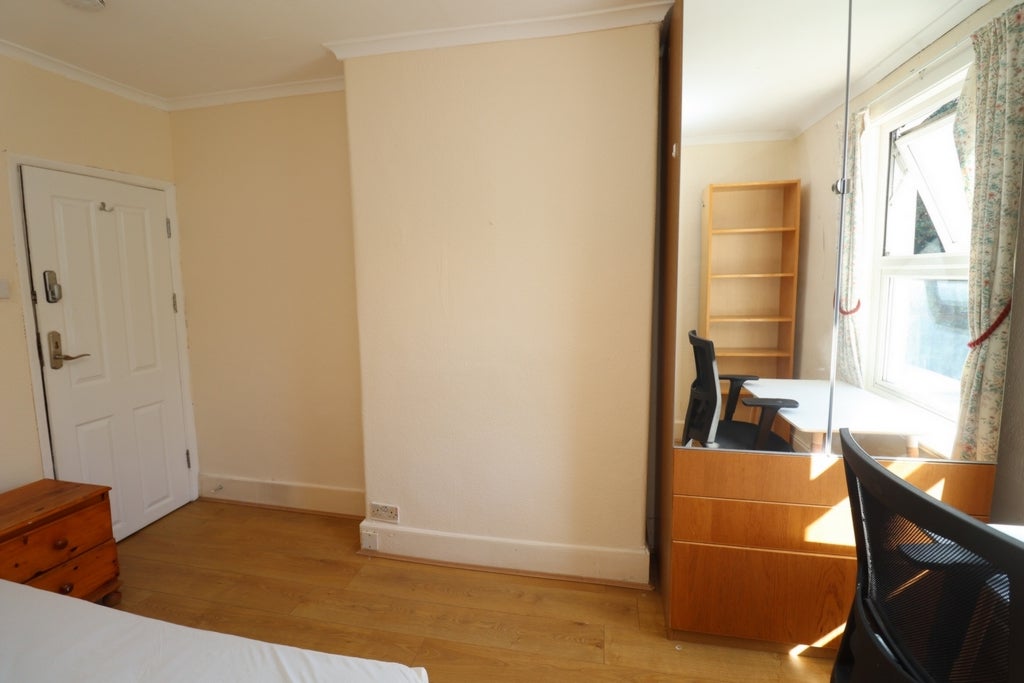 Room Globe Road in Greater London