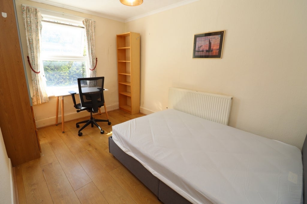 Room Globe Road in Greater London