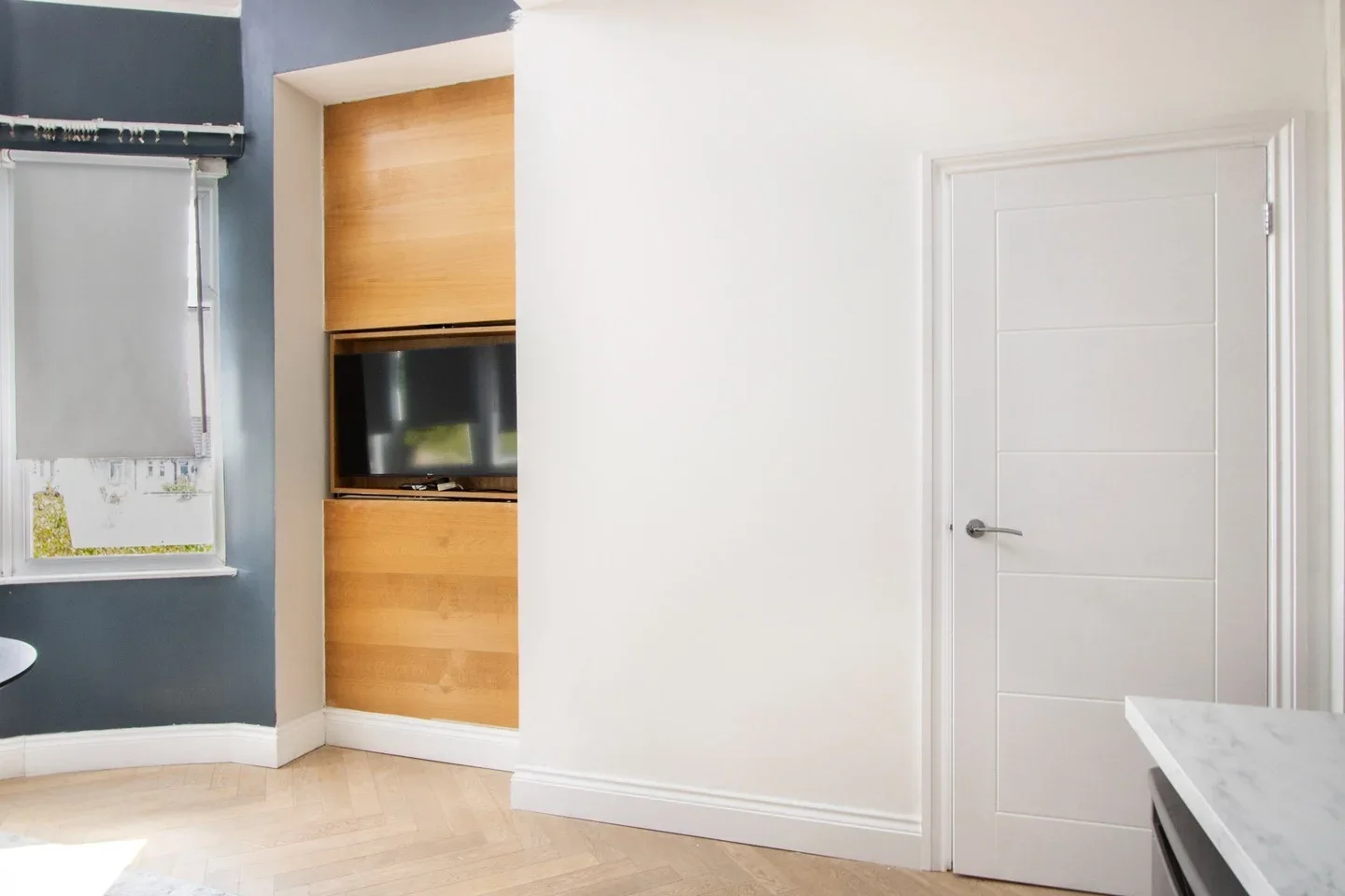 Room Roxborough Avenue in Greater London