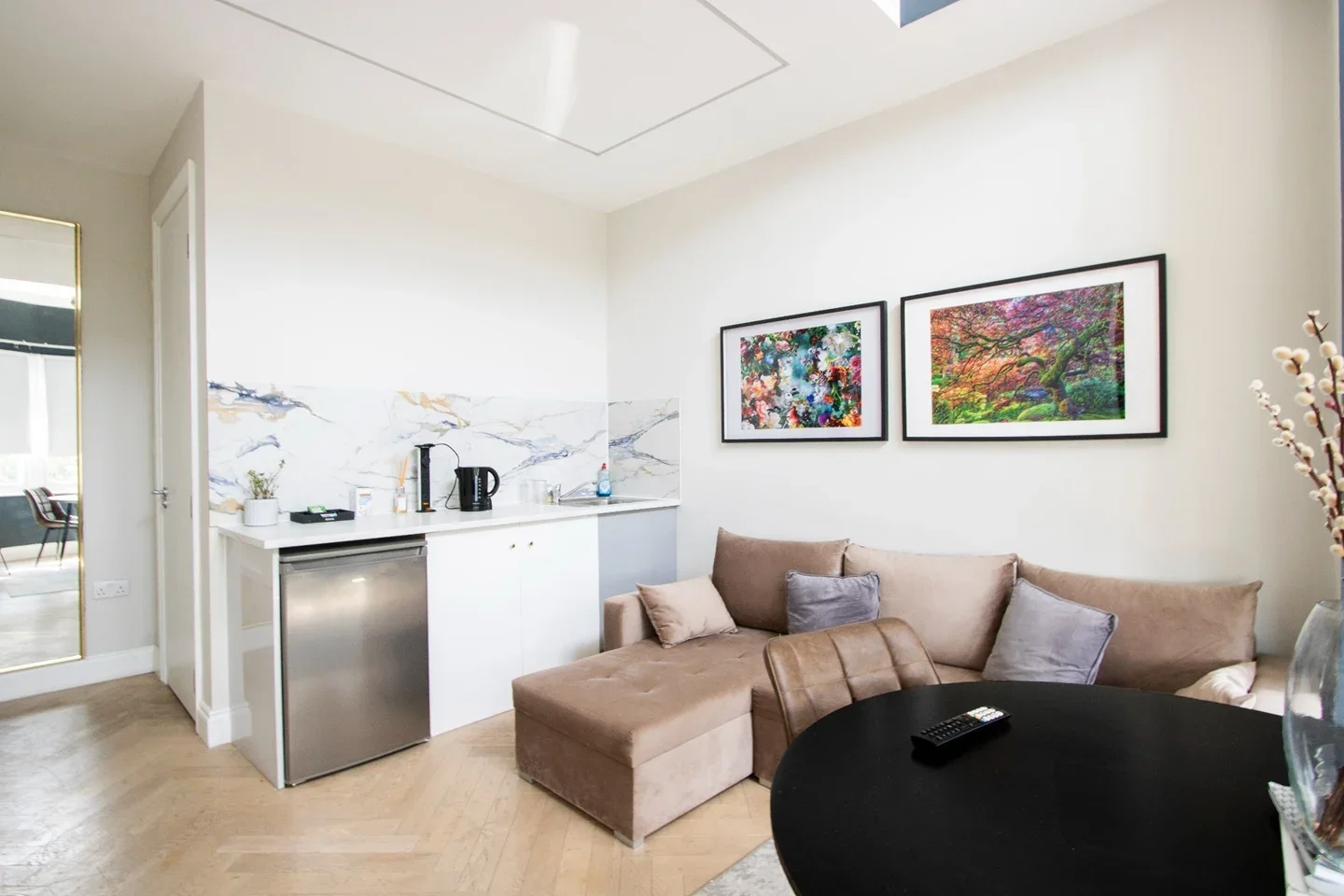 Room Roxborough Avenue in Greater London