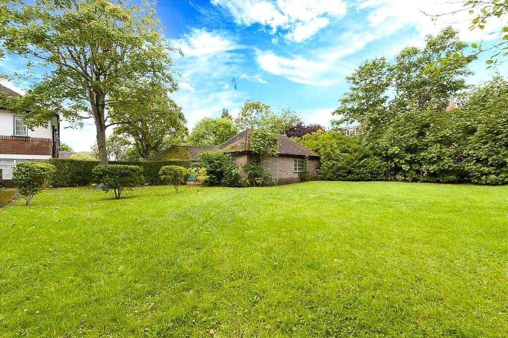Flat Denison Close in Greater London