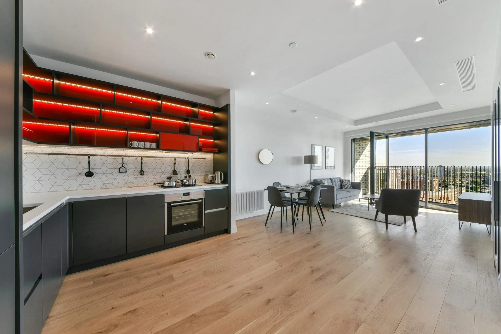 Flat City Island Way in Greater London
