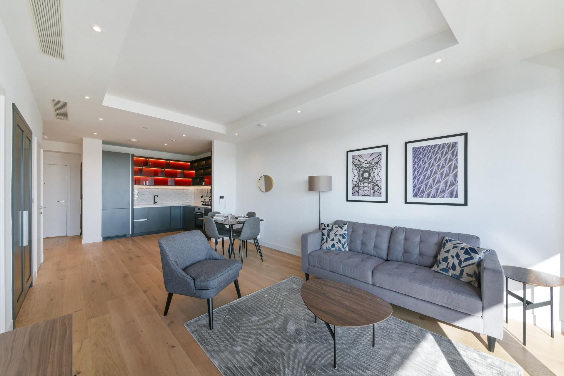 Flat City Island Way in Greater London