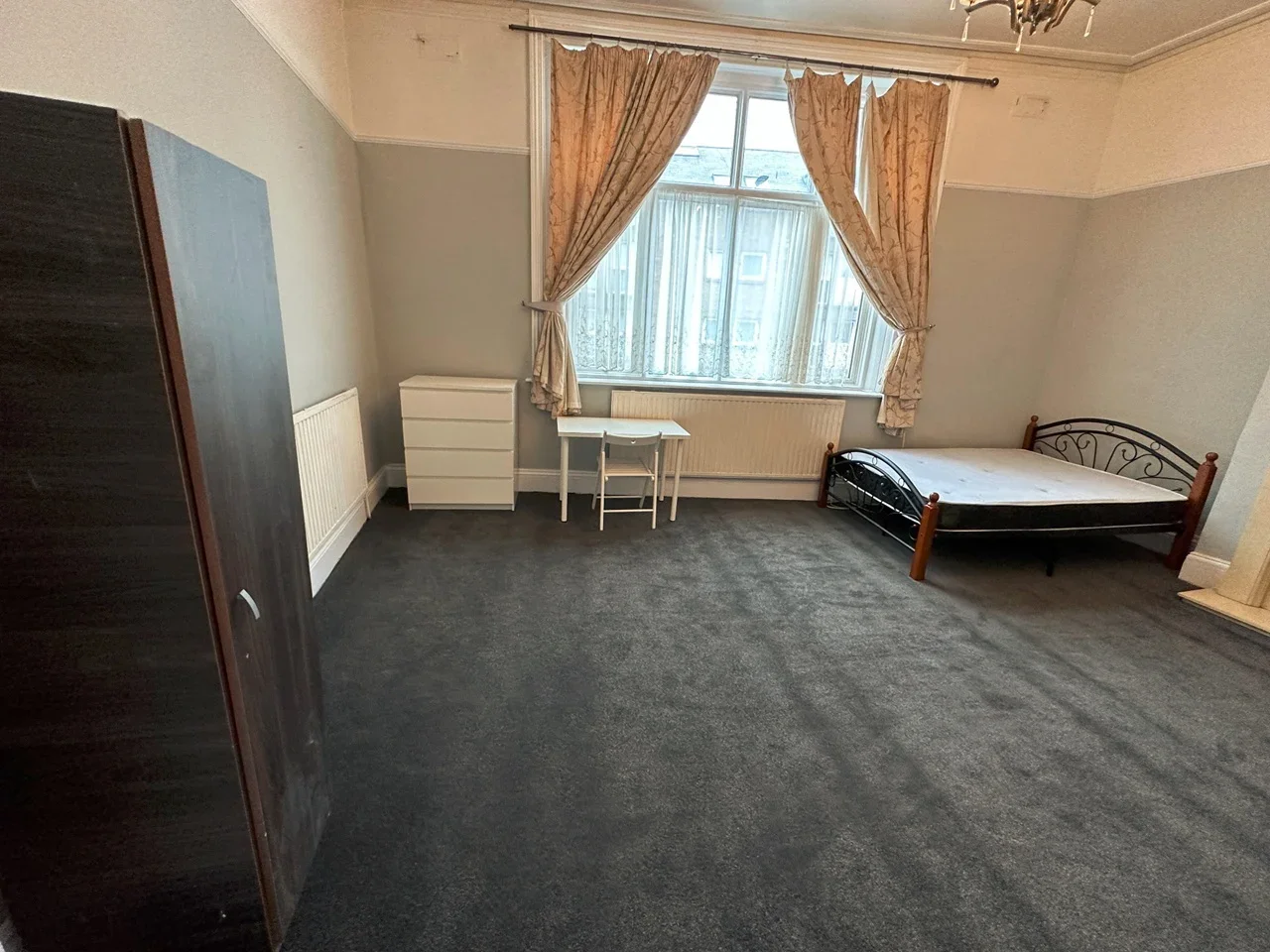 Room Harrow Road in City of Westminster