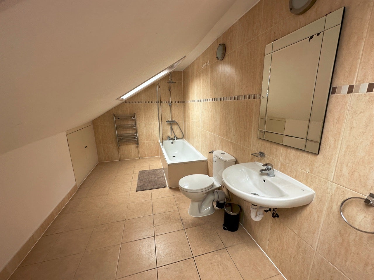 Room Harrow Road in City of Westminster